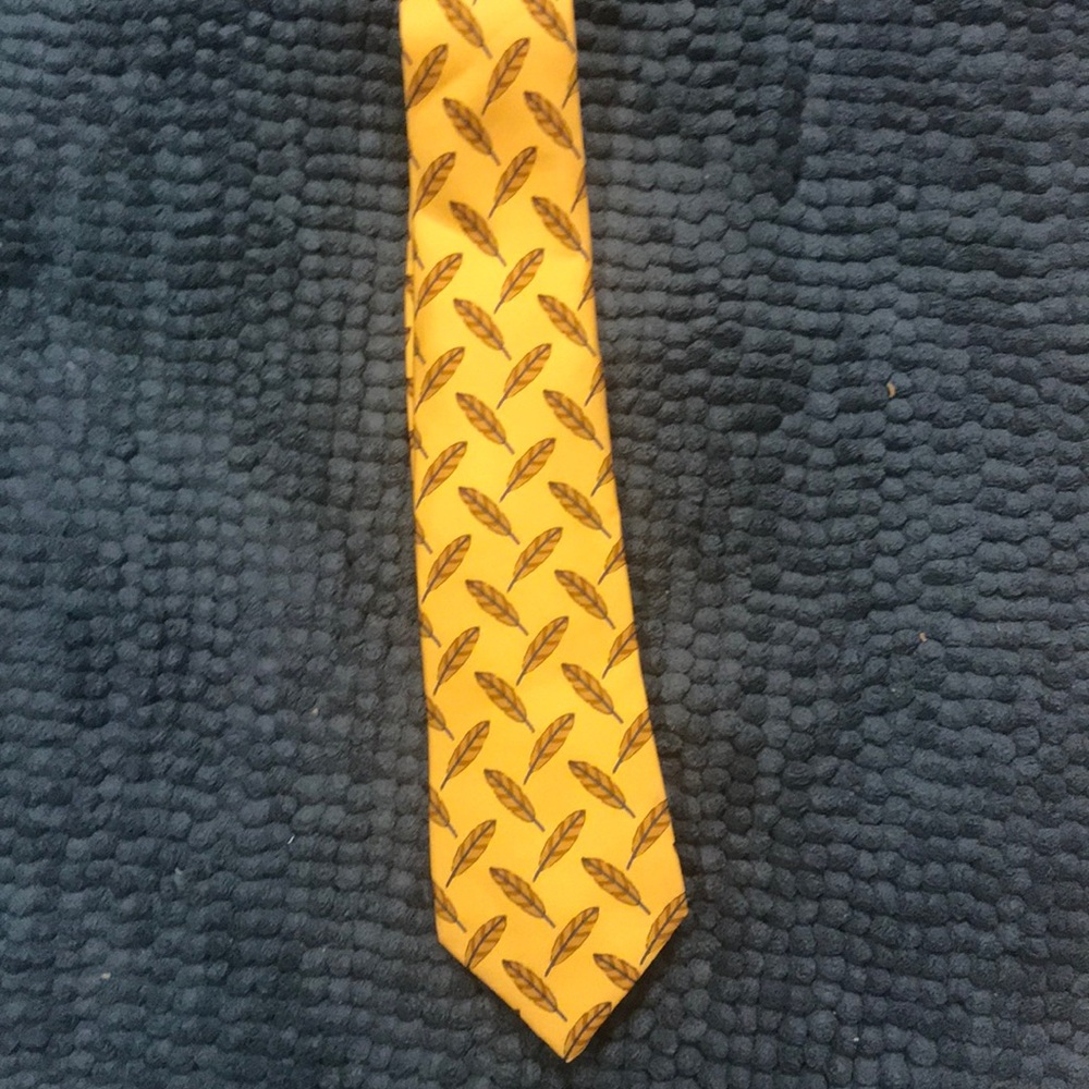 Hermès yellow neck tie excellent condition